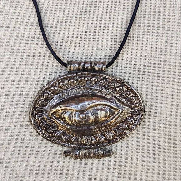 👁️ Vintage Evil Eye Pendant Necklace - Picture 3 of 9
